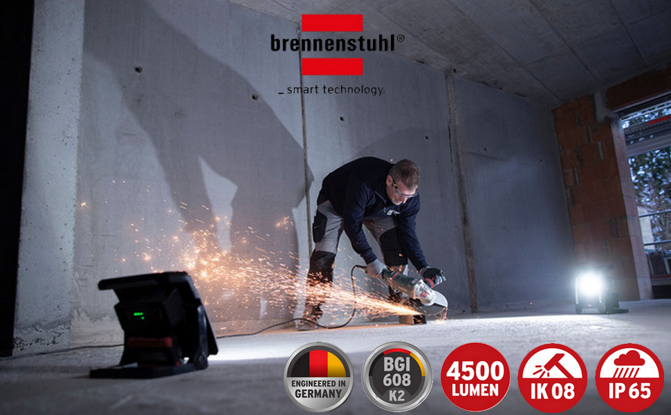 Brennenstuhl Akku-Baustrahler mit 4500 Lumen und eingesetztem 18-Volt-Akku – Detail 1