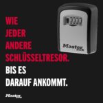 Master Lock 5401EURD Schlüsseltresor in Grau mit geöffneter Wetterklappe und Ziffernrädern