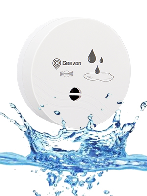 Zwei runde weisse Geevon Wassermelder mit Metallkontakten an der Unterseite – Detail 2