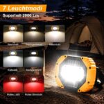 Zwei gelbe Darbony LED-Akkustrahler mit 30 Watt, Display und verstellbarem Griff