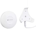 Weisser VisorTech Wassermelder XMD-105.wm mit externem Sensor am Kabel neben einer Waschmaschine