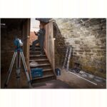 Bosch Professional GLI 18V-2200 C Akku-Baustellenlampe in Blau mit verstellbarem Leuchtkopf