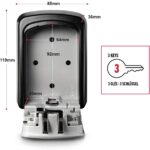 Master Lock 5401EURD Schlüsseltresor in Grau mit geöffneter Wetterklappe und Ziffernrädern