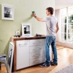 Bosch Truvo Ortungsgerät mit LED-Anzeige beim Absuchen einer Wand