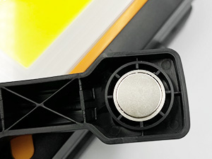 SYLSTAR WL013 LED Akku-Strahler mit ausgeklappten Seitenlichtern und Tragegriff – Detail 7