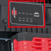 Brennenstuhl Akku-Baustrahler mit 4500 Lumen und eingesetztem 18-Volt-Akku – Detail 7