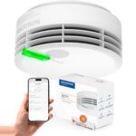 Zwei weisse Hekatron Genius Plus Rauchwarnmelder mit Klebepad und Montageset