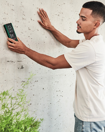 Bosch Leitungssuchgerät Truvo der 2. Generation mit LED-Ring an einer Wand – Detail 8
