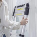 VEVOR Teleskopleiter aus Aluminium, auf 3,2 Meter ausgezogen, mit 11 Stufen und rutschfesten Füssen