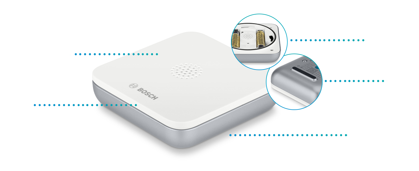 Flacher weisser Bosch Smart Home Wassermelder auf dem Boden neben einer Waschmaschine – Detail 8
