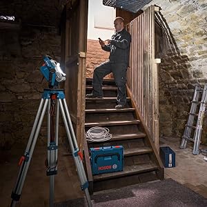 Bosch Professional GLI 18V-2200 C Akku-Baustellenlampe in Blau mit verstellbarem Leuchtkopf – Detail 8