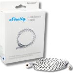Shelly Flood Gen4 Wassersensor mit angeschlossenem Leck-Sensorkabel auf dem Boden