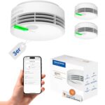 Zwei weisse Hekatron Genius Plus Rauchwarnmelder mit Klebepad und Montageset