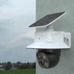 Regenschutzhaube aus ABS über einer eufy SoloCam E30 an der Hauswand