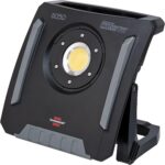 Brennenstuhl Akku-Baustrahler mit 4500 Lumen und eingesetztem 18-Volt-Akku