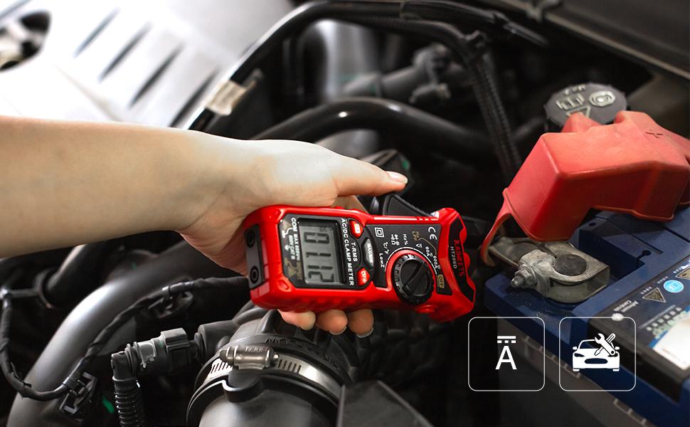 KAIWEETS HT206D Stromzange in Rot mit geöffneter Messzange und beleuchtetem Display – Detail 2