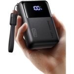 INIU P63 Powerbank mit 25000 mAh, Digitalanzeige und drei Anschlüssen