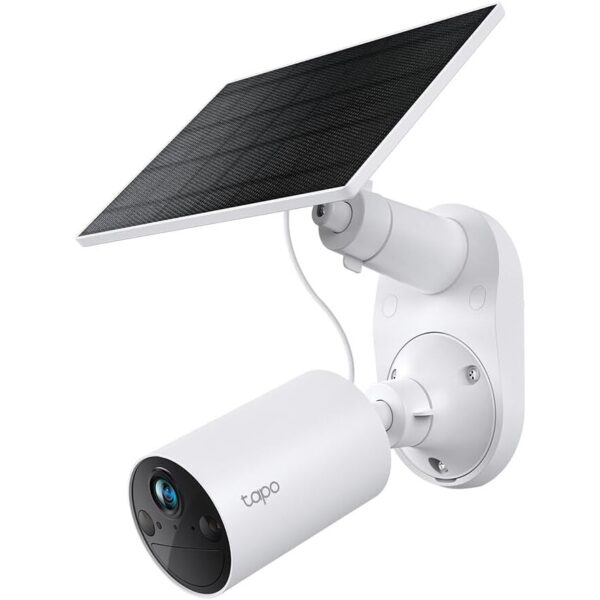 Tapo C410 KIT mit weisser Akkukamera und angeschlossenem Solarpanel A201 an einer Hauswand