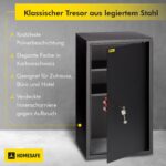 Schwarzer HomeSafe HV70K Möbeltresor mit Doppelbart-Schlüsselschloss und zwei Einlegeböden.