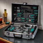 Brüder Mannesmann M29075 Alu-Werkzeugkoffer geöffnet mit 108 Handwerkzeugen in drei Lagen