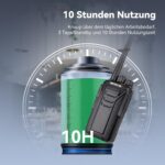 Sechs schwarze Retevis RT27 Handfunkgeräte mit Gürtelclips neben dem Sechs-Wege-Ladegerät.