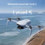 Potensic ATOM Kameradrohne in Hellgrau mit bürstenlosem 3-Achsen-Gimbal unter der Front.
