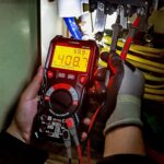 KAIWEETS HT118A Digital-Multimeter mit Messleitungen und beleuchteten Messbuchsen
