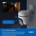 Tapo C51A Überwachungskamera in Weiss mit schwenkbarem Kamerakopf und Montagefuss