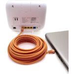 Zehn orange Cat.7 Netzwerkkabel mit je 2 Metern Länge und RJ45-Steckern