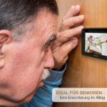 prsTECH DoorCAM DC2 PLUS digitaler Türspion mit 4,3-Zoll-Display an der Innenseite einer Wohnungstür