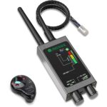 Der Detektor JMDHKK M8000 als schwarzes Handgerät mit montierter HF-Antenne.