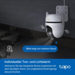 TP-Link Tapo C530WS Schwenk-Neige-Aussenkamera in Weiss mit zwei Antennen und Scheinwerfern