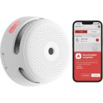 Sechs weisse X-Sense XS01-WX WLAN-Rauchmelder mit runder Testtaste in der Mitte