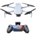 Potensic ATOM 2 Kameradrohne in Hellgrau mit 3-Achsen-Gimbal-Kamera an der Front.