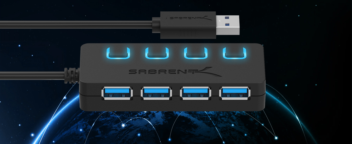 Schwarzer SABRENT USB-Hub mit vier USB-A-Anschlüssen, einzelnen Schaltern und blau markierten Ports. – Detail 4