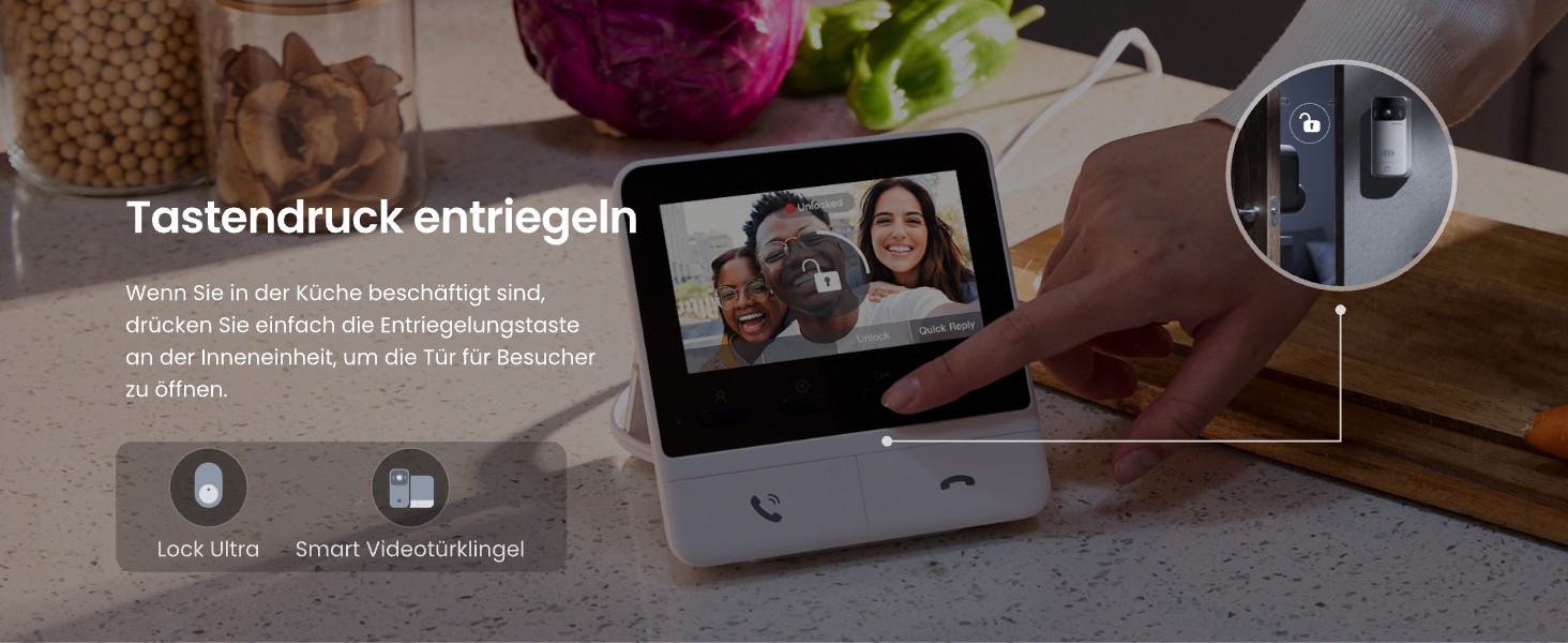 Silberne SwitchBot Video-Türklingel mit runder Weitwinkellinse, weisser 4,3-Zoll-Innenmonitor mit Standfuss und schwarzes Solarpanel auf schwenkbarem weissem Montagearm mit USB-C-Kabel – Detail 5