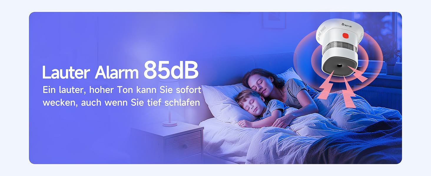 Fünf weisse Mini-Rauchmelder Heiman HS1SA mit rotem Testknopf, kreisförmig angeordnet, daneben ein Melder in einer Hand als Grössenvergleich – Detail 4