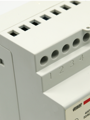 VEMER VN313300 Klingeltrafo 12–24 V für Hutschienenmontage – Detail 2