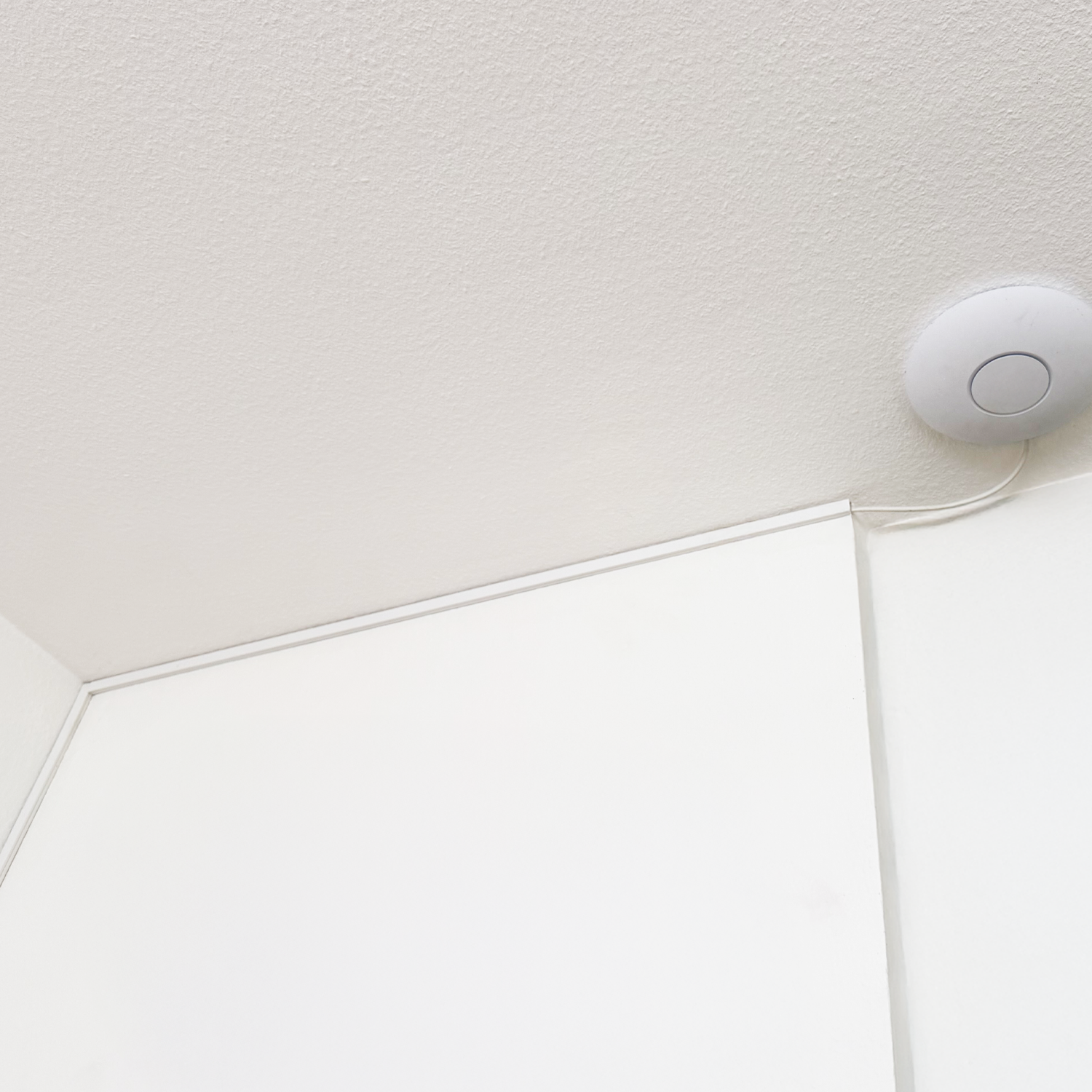 ARLI Kabelkanal 30 x 20 mm, 4 m, weiss, selbstklebend und schraubbar – Detail 12