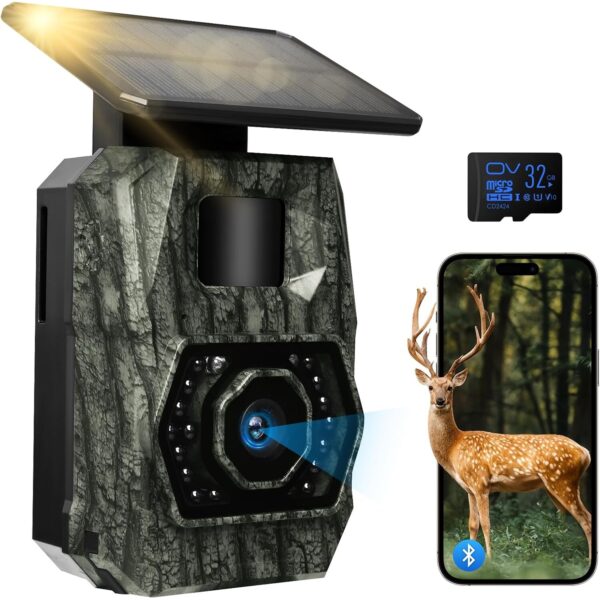 Solar-Wildkamera MAXDONE PH970S mit aufgesetztem Solarpanel, Objektiv und Infrarot-LEDs, Gehäuse im Tarnmuster