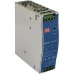 MEAN WELL NDR-120-12 Hutschienennetzteil mit weissem Metallgehäuse, blauem Typenschild, Schraubklemmen und Potentiometer für die Ausgangsspannung