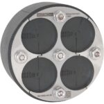 Geteilte Mauerdurchführung WITTKOWARE RD100G mit vier Kabeldurchgängen, Edelstahl-Druckplatte und schwarzem EPDM-Dichtkörper
