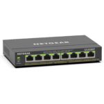 Schwarzer Netgear GS308EP PoE-Switch im Metallgehäuse mit acht RJ45-Buchsen und grünen Status-LEDs