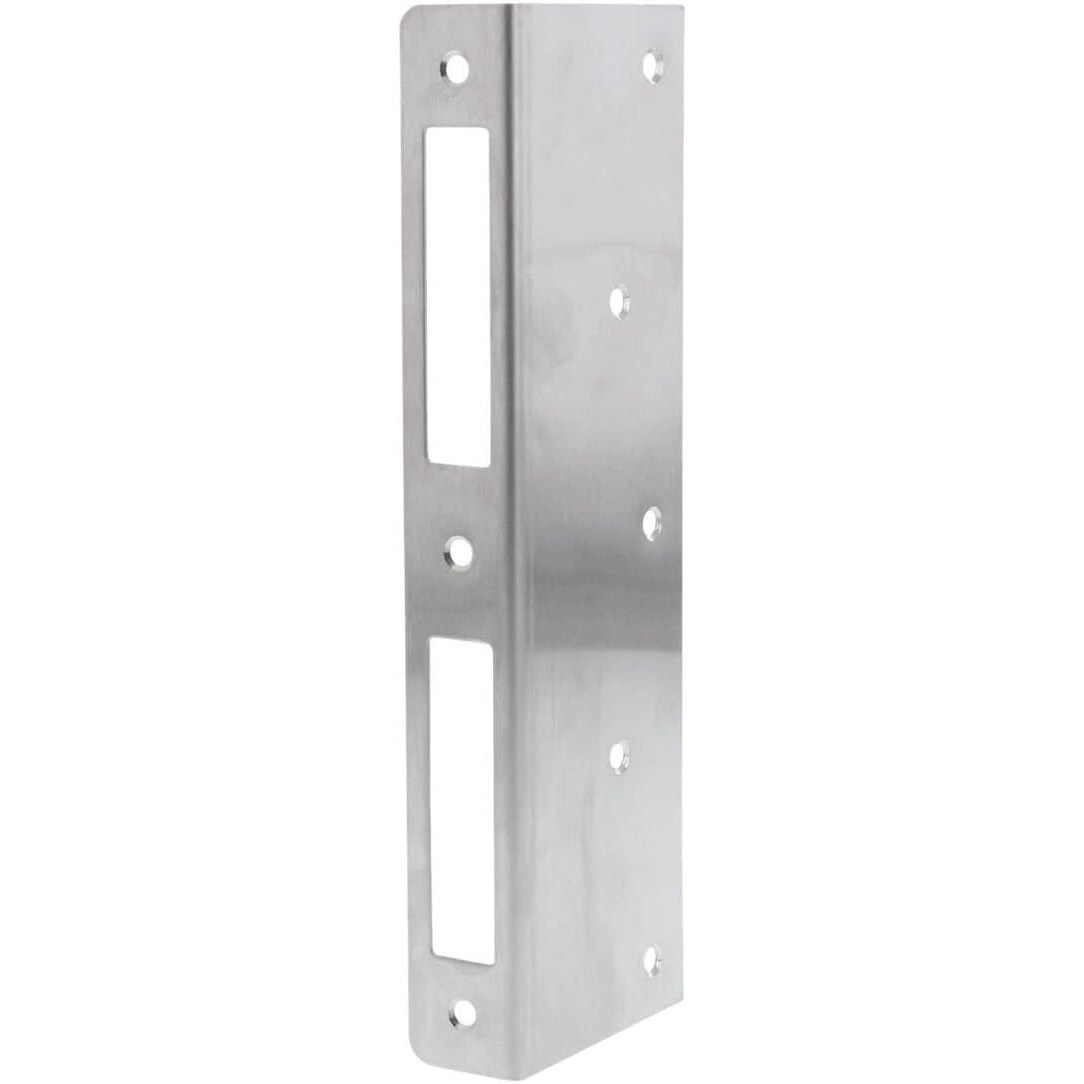 FEPS FE-RS001 Reparaturschliessblech Zimmertür, 170 × 50,8 mm, Edelstahl – Ansicht 1 Winkelschliessblech FEPS FE-RS001 aus gebürstetem Edelstahl mit zwei Ausschnitten für Falle und Riegel und fünf Schraublöchern in der Anschraubfläche