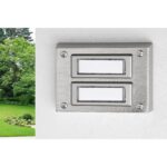 Rechteckige Aufputz-Klingelplatte von HUBER aus Metall mit zwei Tastern und zwei Namensschildern