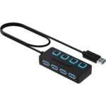 Schwarzer SABRENT USB-Hub mit vier USB-A-Anschlüssen, einzelnen Schaltern und blau markierten Ports.