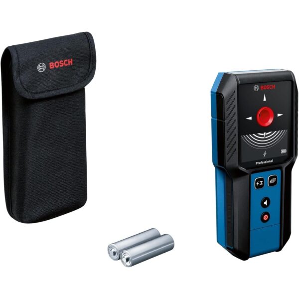 Blau-schwarzes Bosch Professional Ortungsgerät GMS 120-27 mit LCD-Display und roter Markierungsöffnung, daneben schwarze Schutztasche und zwei AA-Batterien
