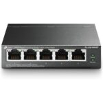 Schwarzer TP-Link TL-SG1005P PoE-Switch im Metallgehäuse mit fünf RJ45-Buchsen an der Front