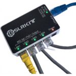 Kompakter PoE-Passthrough-Switch von DSLRKIT mit schwarzer Deckelplatte und weissem Gehäuse, vier PoE-Ausgängen LAN1 bis LAN4, Uplink-Port, DC-Buchse und Schiebeschalter LAN/Ext
