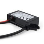 Schwarzer DC/DC-Spannungswandler von Bauer Electronics mit roter und schwarzer Anschlussleitung und USB-C-Stecker am Ausgangskabel